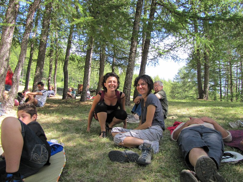 Aout-.sous les melezes-.JPG